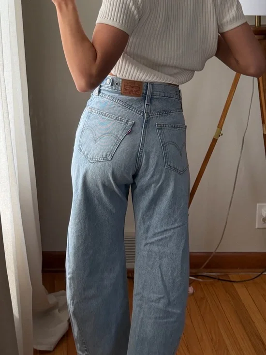 Levi’s barrel leg Cinch Light Blue Women’s Jeans - Picture 3 of 5